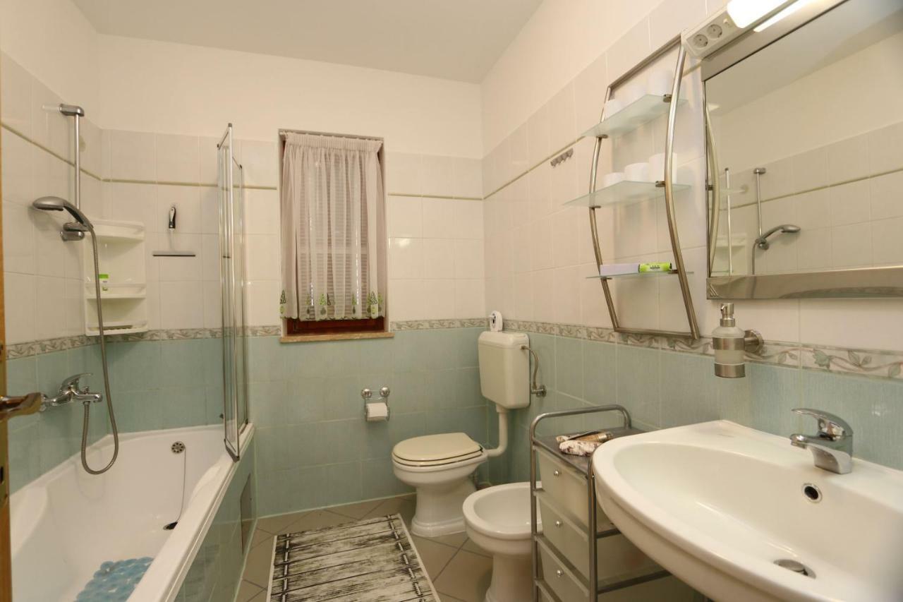 Apartment Dina Šilo Esterno foto